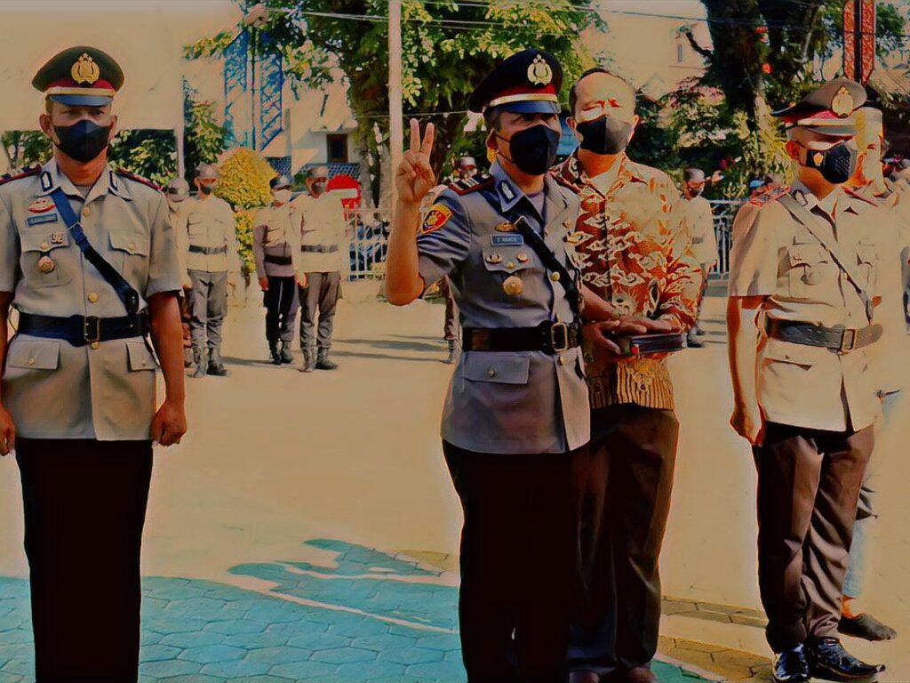 Kasat Narkoba dan Samapta Polres Toraja Utara Bergeser 2 Kasat Narkoba dan Samapta Polres Toraja Utara Bergeser