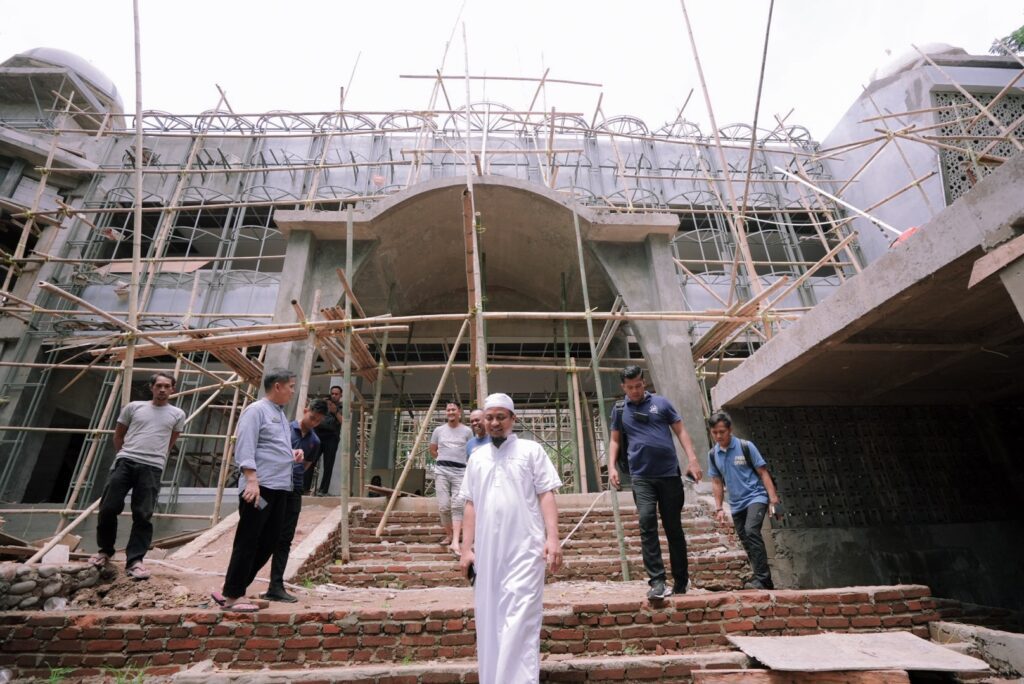 Andi Sudirman Tinjau Pembangunan Masjid Nurul Amir di Kawasan Kantor Gubernur Sulsel 3 Andi Sudirman Tinjau Pembangunan Masjid Nurul Amir di Kawasan Kantor Gubernur Sulsel