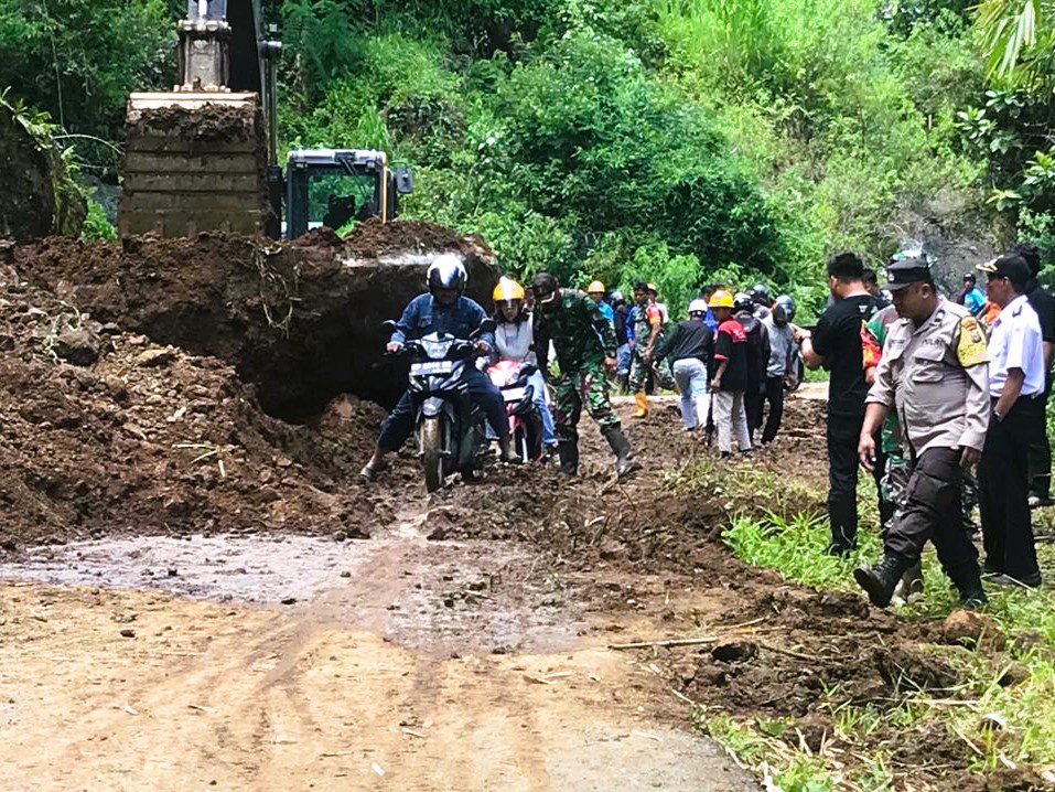 Longsor di Kapalapitu Toraja Utara, Jalan Hanya Bisa Dilalui Kendaraan Motor