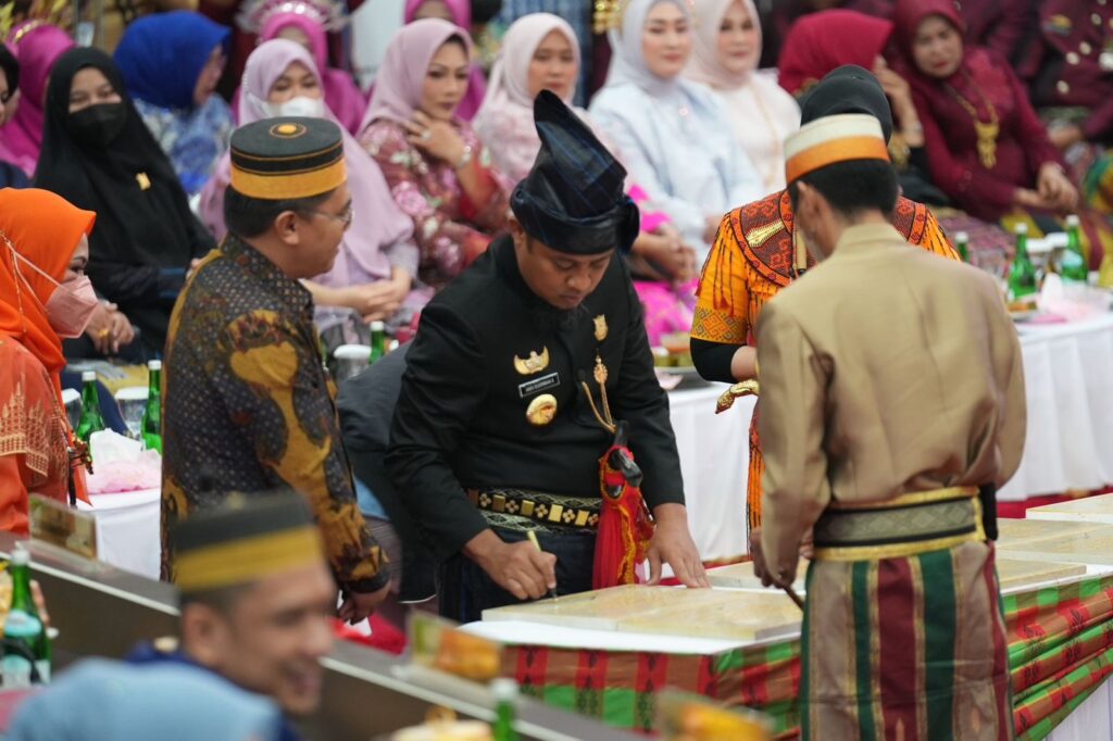 353 Tahun Sulsel, Gubernur Andi Sudirman Resmikan 10 Unit Arsinum di 8 Kabupaten 1 353 Tahun Sulsel, Gubernur Andi Sudirman Resmikan 10 Unit Arsinum di 8 Kabupaten