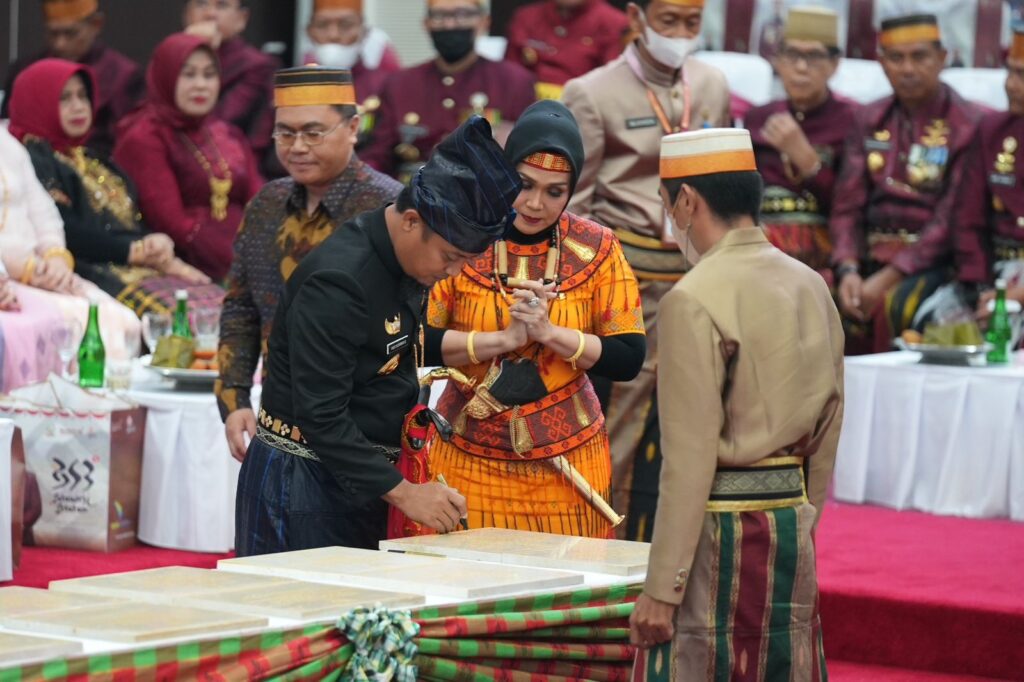 353 Tahun Sulsel, Gubernur Andi Sudirman Resmikan 10 Unit Arsinum di 8 Kabupaten 2 353 Tahun Sulsel, Gubernur Andi Sudirman Resmikan 10 Unit Arsinum di 8 Kabupaten