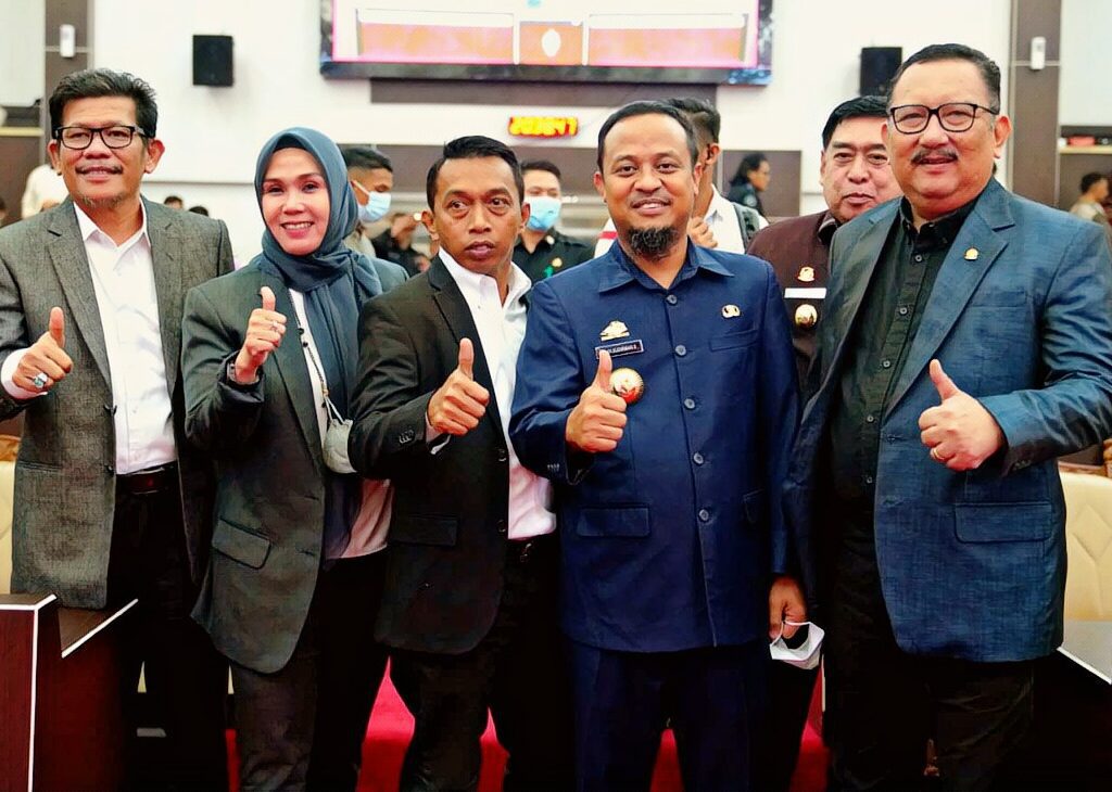 Gubernur Bersama DPRD Sulsel Setujui Ranperda Perubahan APBD 2022 3 Gubernur Bersama DPRD Sulsel Setujui Ranperda Perubahan APBD 2022