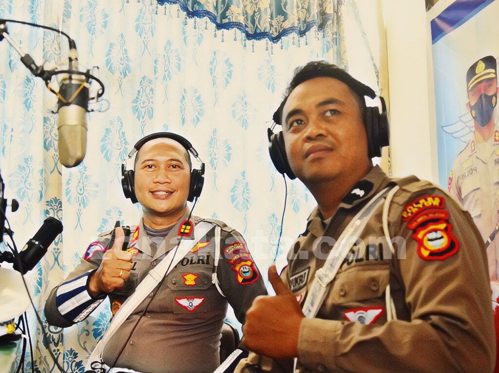 Tidak Ingin Terjaring Operasi Zebra, Jangan Gunakan HP Saat Berkendara 3 Tidak Ingin Terjaring Operasi Zebra, Jangan Gunakan HP Saat Berkendara