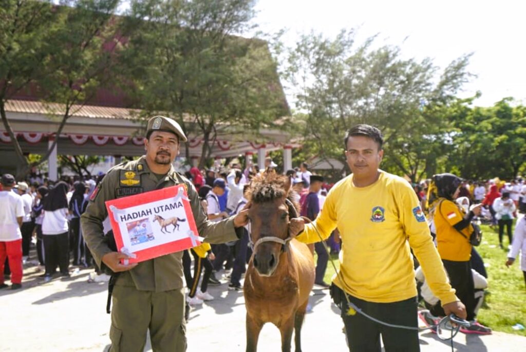 Satpol PP Jeneponto Raih Hadiah Utama 1 Ekor Kuda Jalan Santai Sulsel Anti Mager
