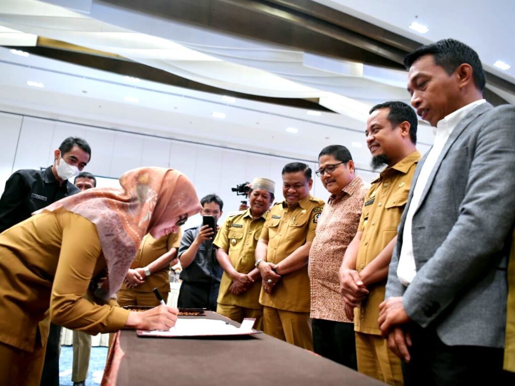 Gubernur Andi Sudirman Beberkan Cara Penanganan Inflasi di Sulawesi Selatan 2 Gubernur Andi Sudirman Beberkan Cara Penanganan Inflasi di Sulawesi Selatan
