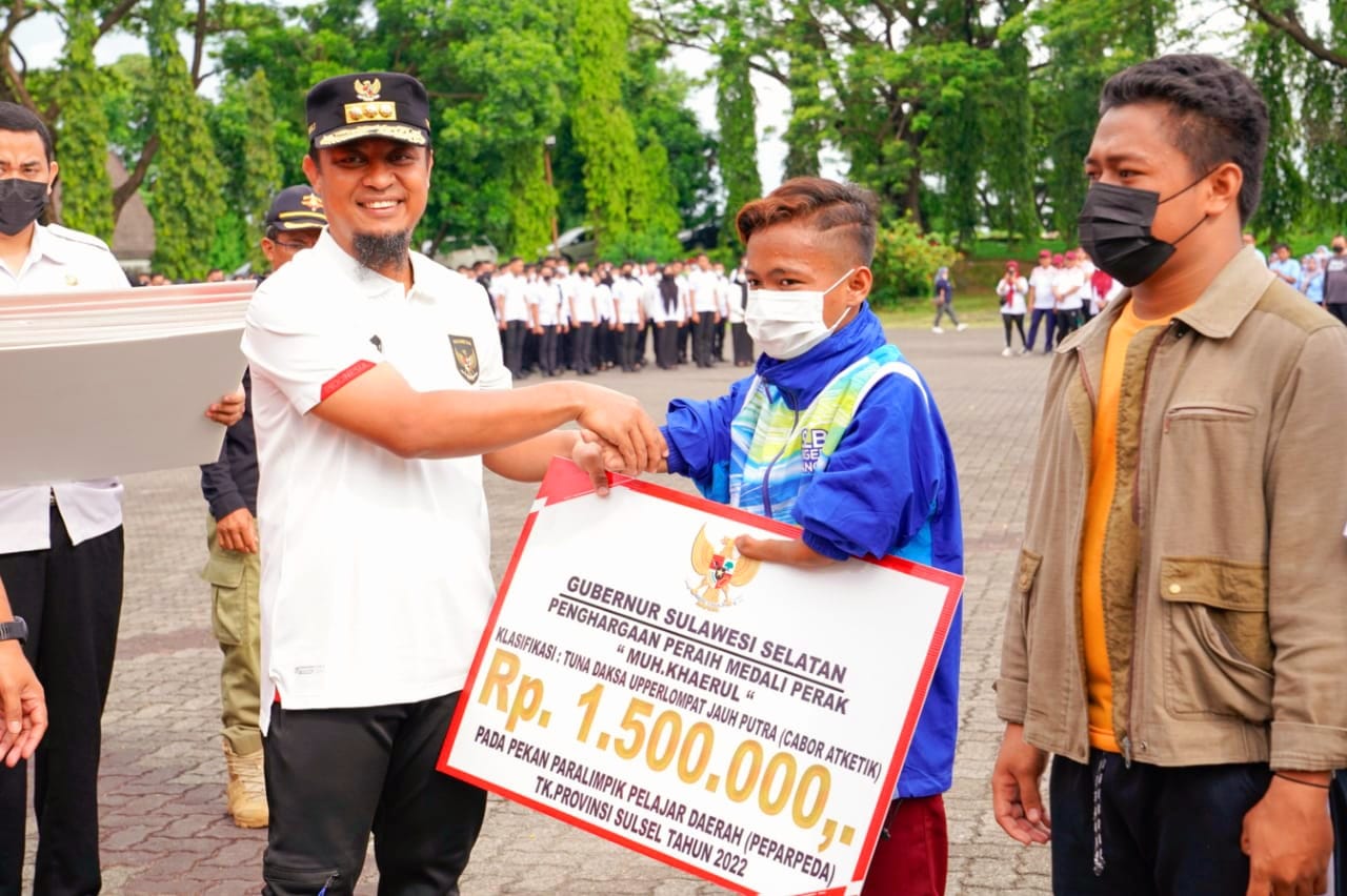 Serahkan Bonus Atlet Popda dan Pepaperda 2022, Gubernur: Pertama Dalam Sejarah