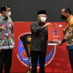 Andi Sudirman Terima Penghargaan Pembina Kabupaten/Kota Peduli HAM