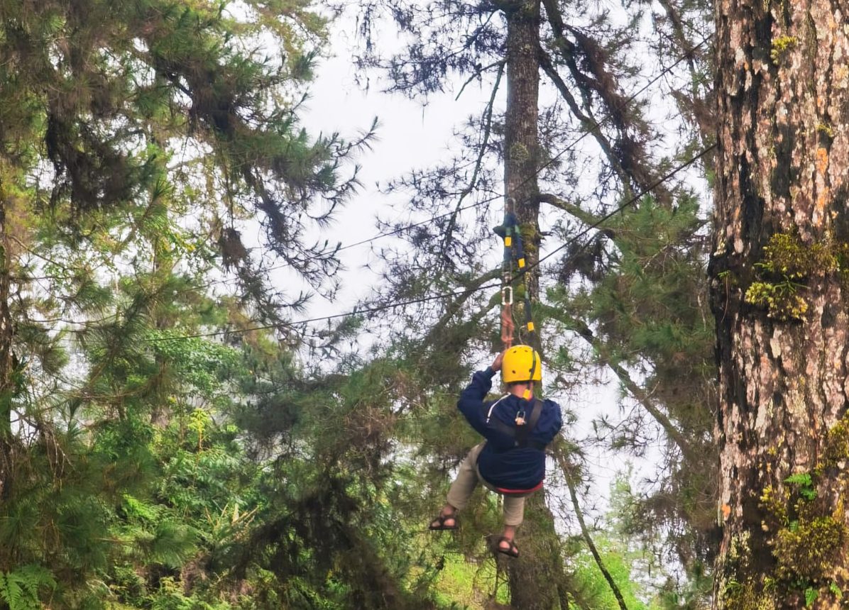 FOTO: Yuk Coba Flying Fox di Pango-Pango, Uji Adrenalin Sambil Nikmati Sejuknya Alam 