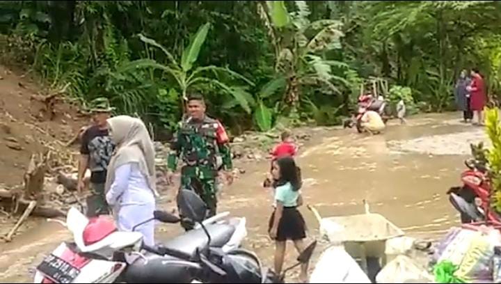 Longsor dan Banjir Terjang Perumahan Aliyah Residen Enrekang