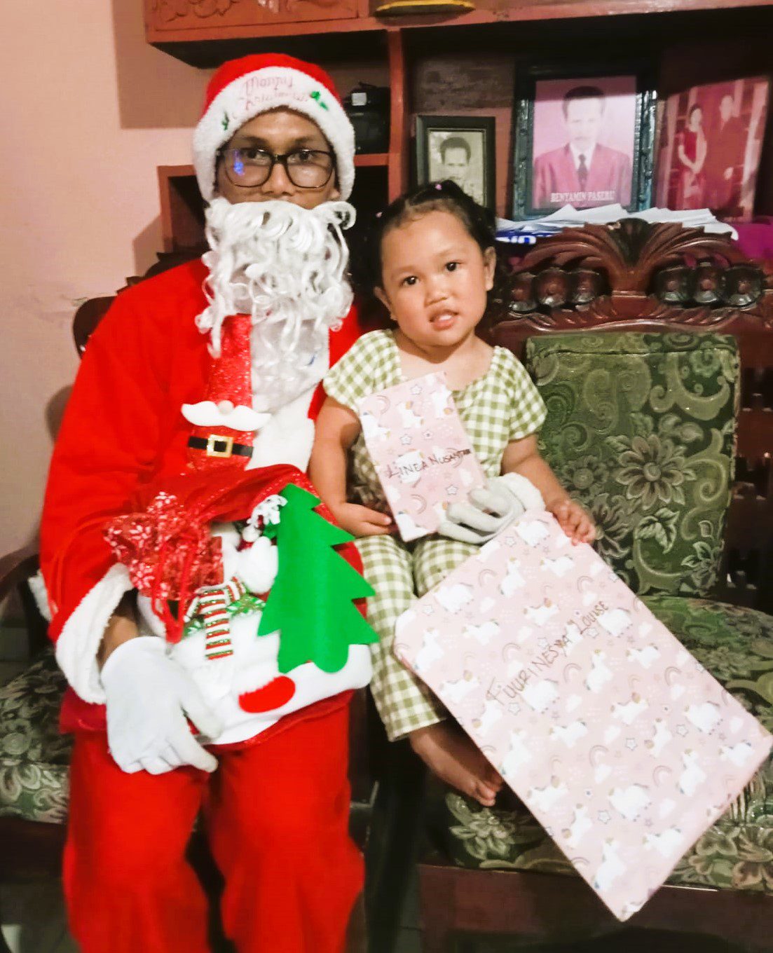 Sambut Natal, PPGT Rantelemo Hadirkan Santa Claus Hibur Anak-anak 2 Sambut Natal, PPGT Rantelemo Hadirkan Santa Claus Hibur Anak-anak