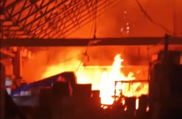 Kebakaran Lapak Pedagang di Pasar Pagi Toraja Utara