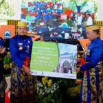 Gubernur Serahkan Bantuan Rp 800 Juta Untuk Masjid Raya Bantaeng