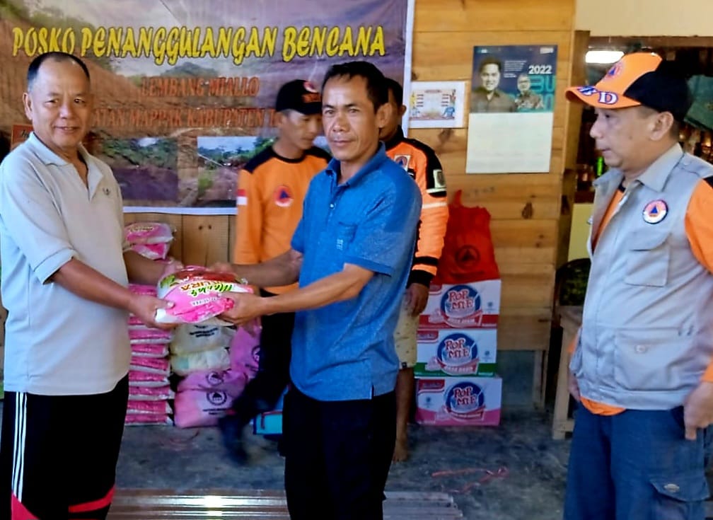 BPBD Tana Toraja Salurkan Bantuan Gubernur Bagi Korban Longsor di Miallo