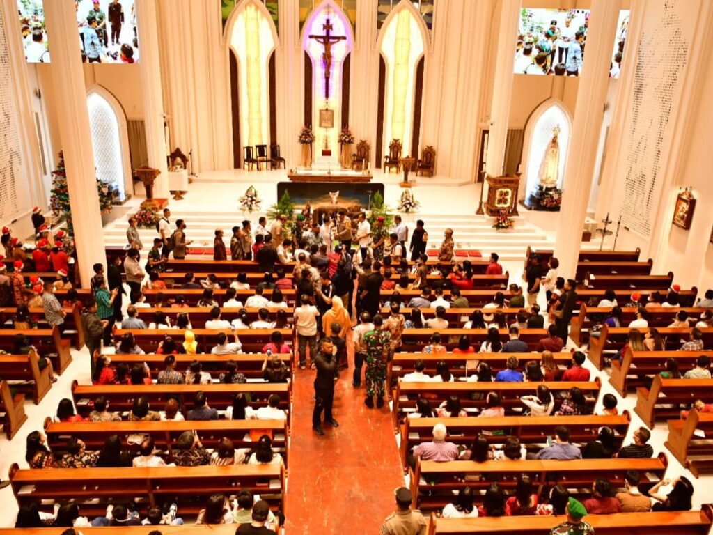 Pastikan Perayaan Natal Aman, Gubernur dan Forkopimda Kunjungi Sejumlah Gereja di Makassar