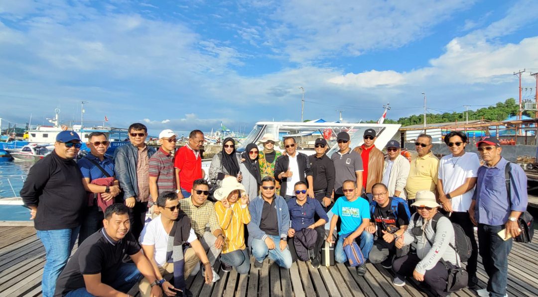 Eksekutif dan Legislatif Kompak Liburan ke Raja Ampat, Kantor Bupati hingga DPRD Enrekang Kosong