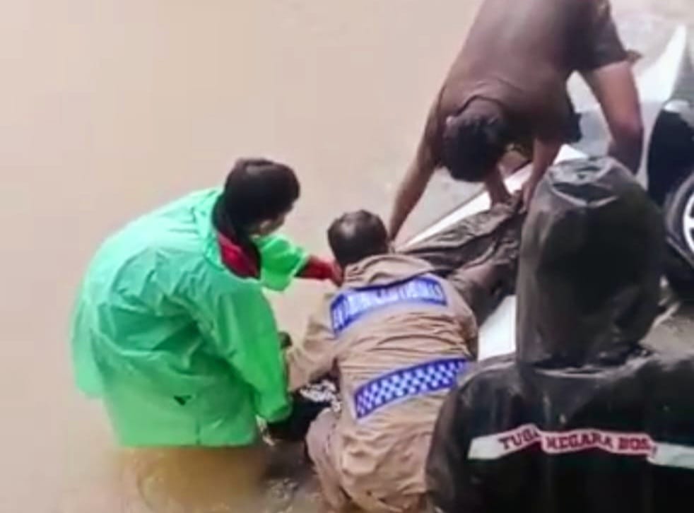 Mobil dari Toraja Terjun ke Sungai Pangkep, 5 Meninggal Dunia