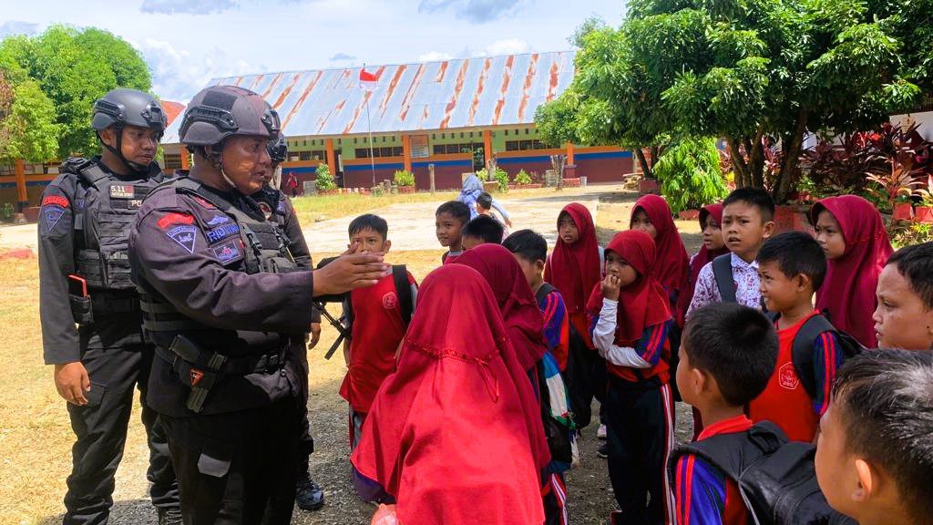 Isu Penculikan Anak Marak Di Medsos, Brimob Bone Lakukan Ini
