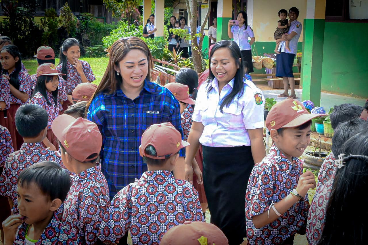 Program Bantuan Beasiswa Pelajar & Mahasiswa Aspirasi Eva Rataba Terus Bergulir di Tahun 2023
