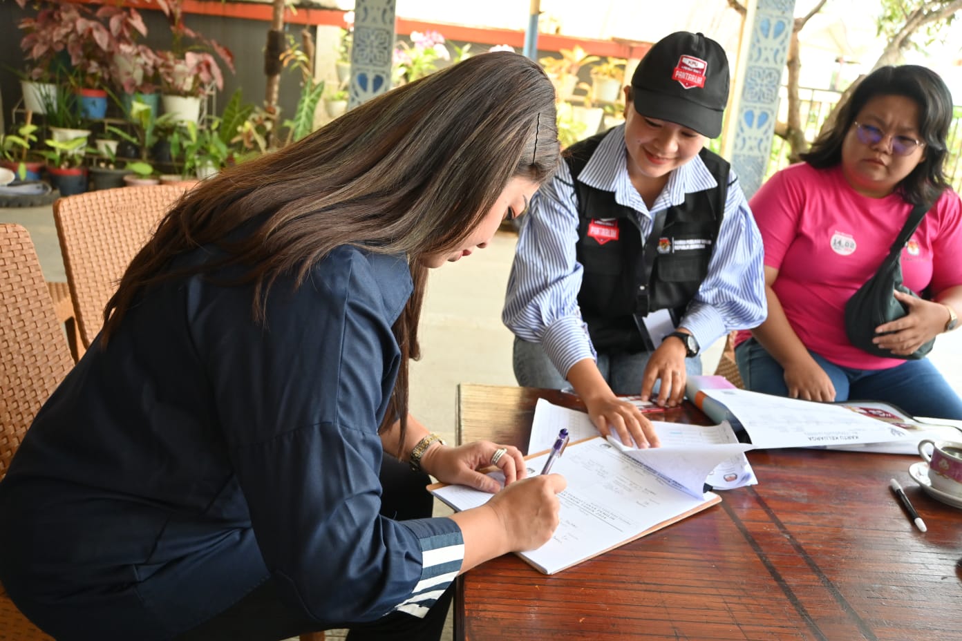 Eva Rataba Ikuti Coklit yang Dilakukan KPU Toraja Utara