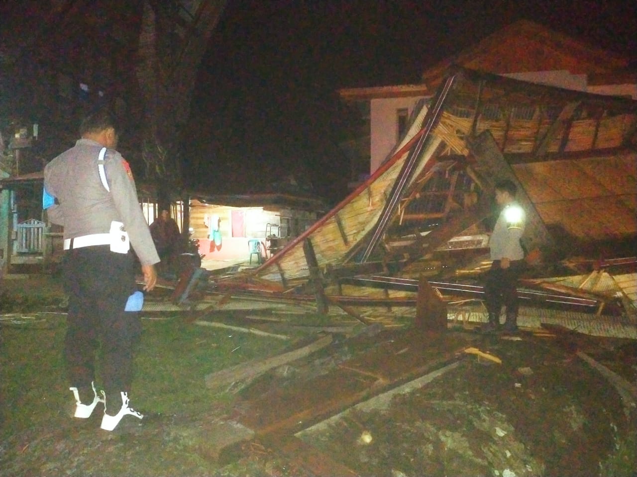 Angin Puting Beliung di Sesean Suloara’ Toraja Utara, Kerugian Hingga 400 Juta