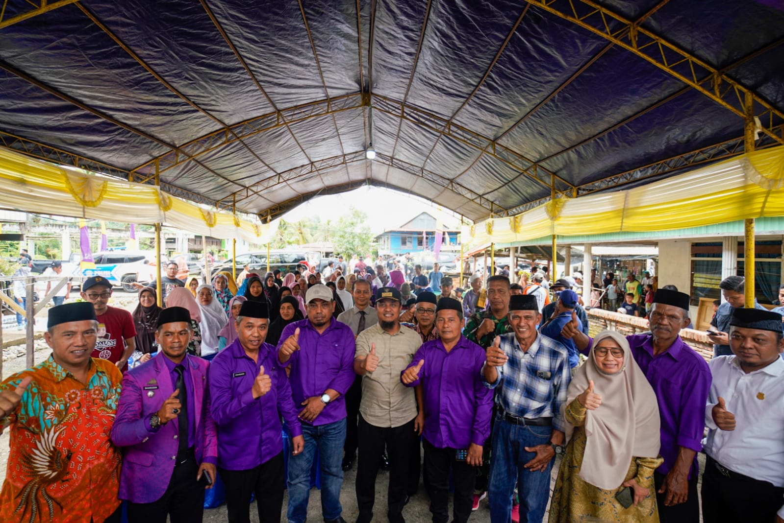 Bertahun-tahun Rusak, Warga Cendana Bersyukur Perbaikan Jalan di Ruas Kabere