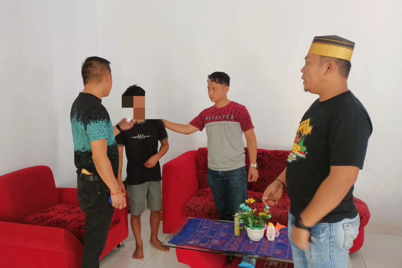 Modus Jual Handphone ke Dua Korban Wanita, Pria di Rantepao Toraja Utara Ditangkap 2 Modus Jual Handphone ke Dua Korban Wanita, Pria di Rantepao Toraja Utara Ditangkap