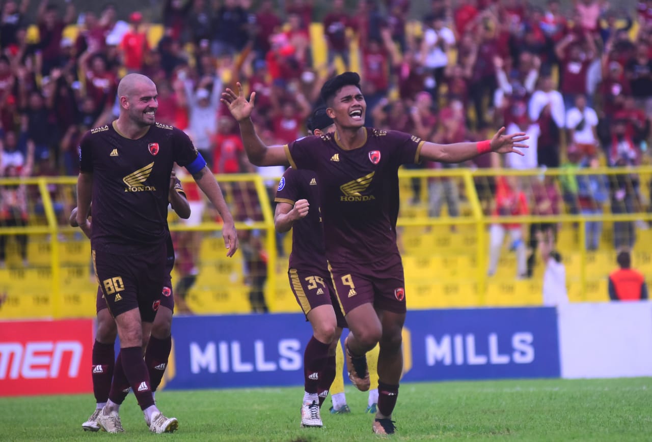 Brace Wiljan Pluim Bawa PSM Makassar Kembali Puncaki Klasemen Liga 1