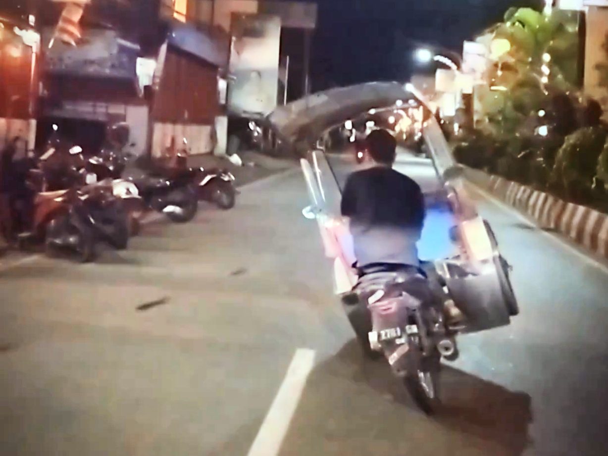 Aksi Bentor Freestyle di Jalur Dua Rantepao, Begini Respon Polisi