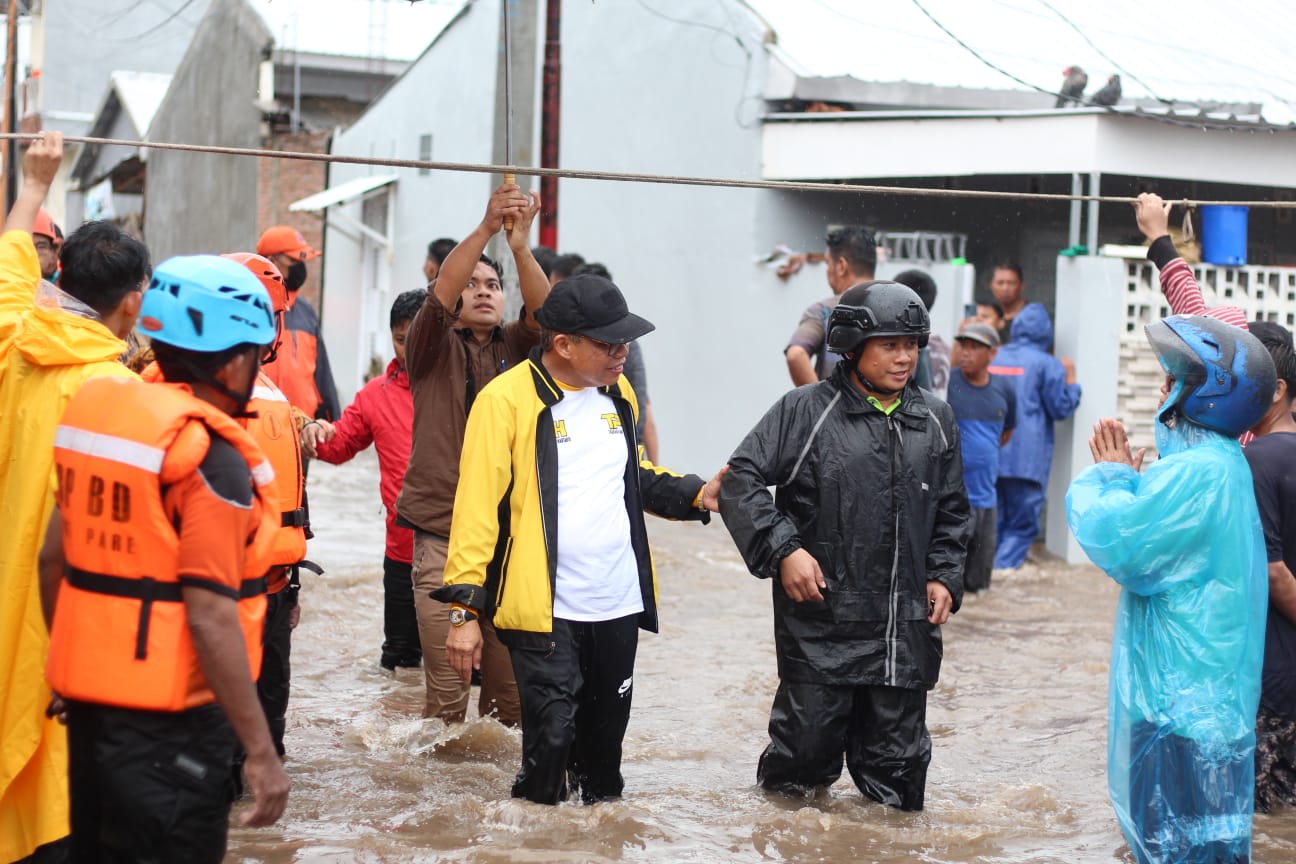 Taufan Pawe Instruksikan Jajarannya Cepat Selesaikan Verifikasi Korban Banjir