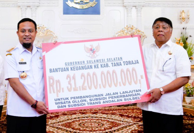 Tuntaskan Akses ke Wisata Ollon dan Subsidi Tiket Penerbangan, Gubernur Serahkan Bantuan Keuangan Rp31,2 Miliar