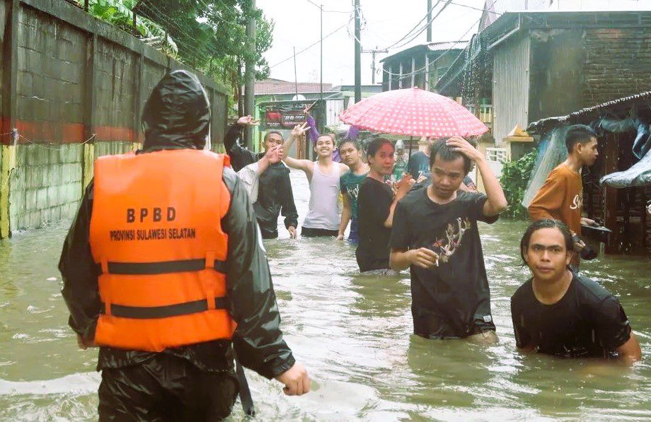 Gubernur Sulsel Instruksikan BPBD Turun Evakuasi Warga Terdampak Banjir