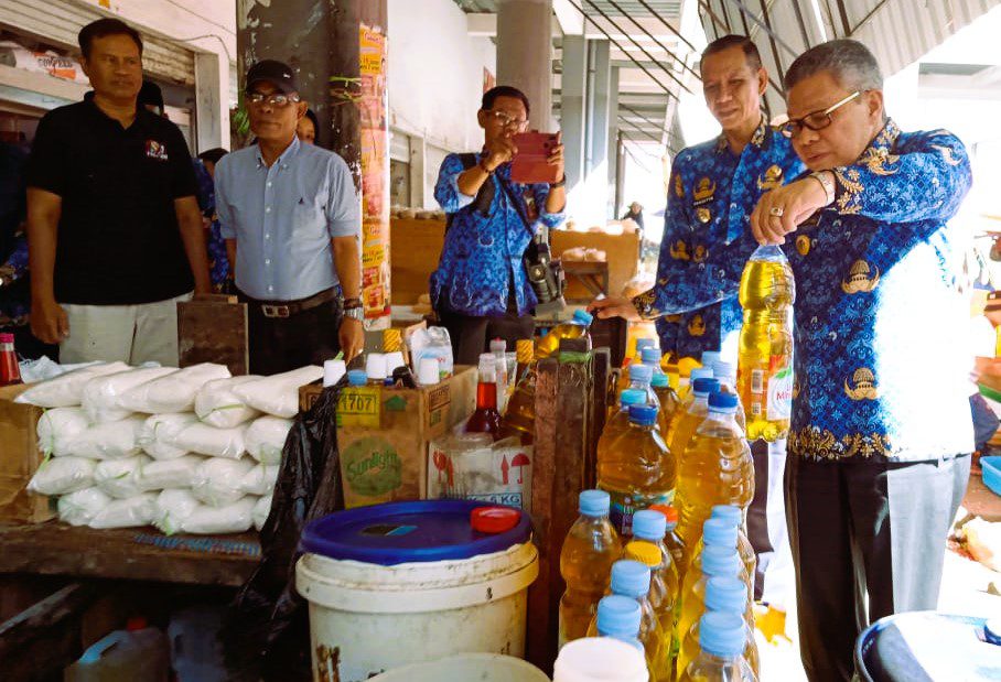 Pantau Harga Bahan Pokok, Walikota Parepare Blusukan ke Pasar Lakessi