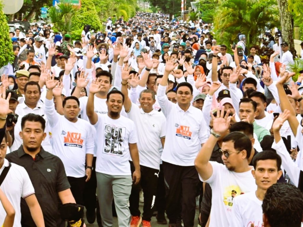Gubernur Andi Sudirman Jalan Anti Mager Bersama 60 Ribu Warga Barru 2 Gubernur Andi Sudirman Jalan Anti Mager Bersama 60 Ribu Warga Barru