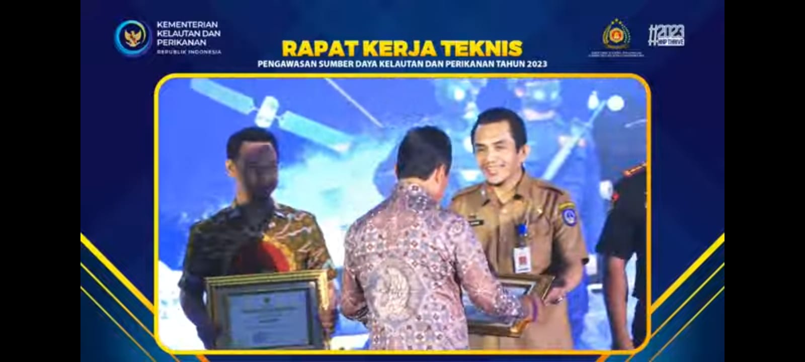Aktif Berantas Destructive Fishing, Kepala DKP Sulsel Terima Penghargaan dari Menteri Kelautan dan Perikanan