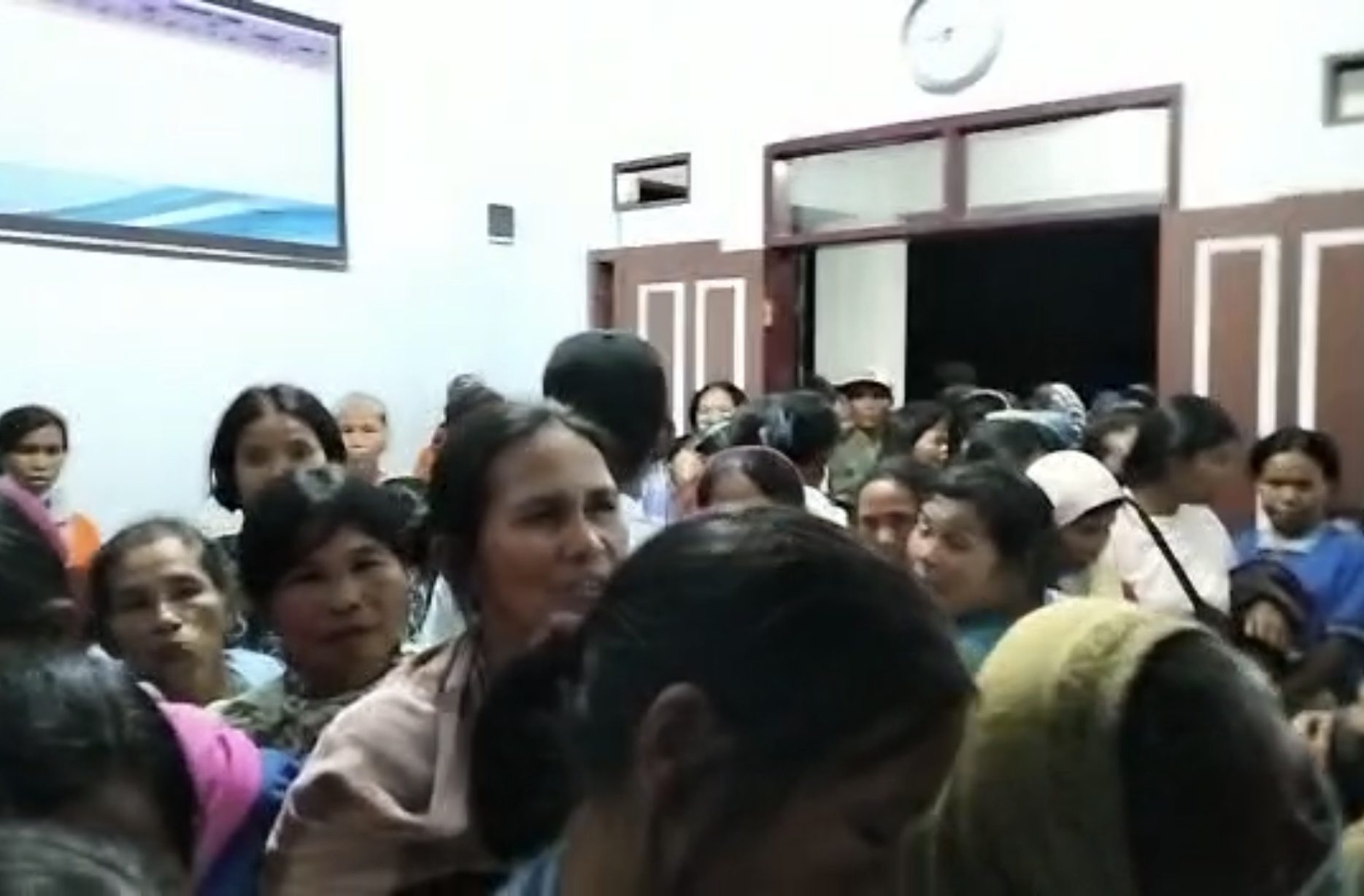 Penyaluran BPNT di Sangalla Selatan Tana Toraja Berakibat Warga Pingsan