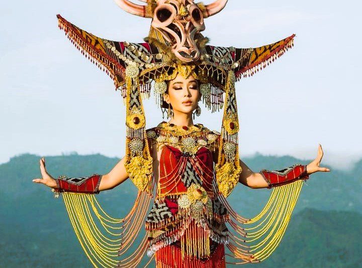 Olivia Tan Runner Up-2 Miss Charm 2023, Tampil Memukau Dengan Baju Adat Toraja