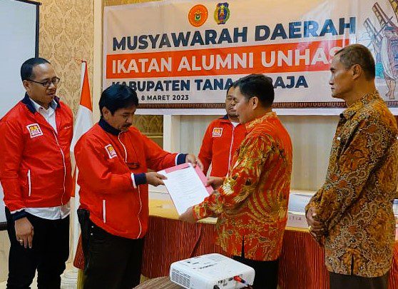 Terpilih Secara Aklamasi, Zadrak Tombeg Pimpin IKA Unhas Tana Toraja 1 Terpilih Secara Aklamasi, Zadrak Tombeg Pimpin IKA Unhas Tana Toraja