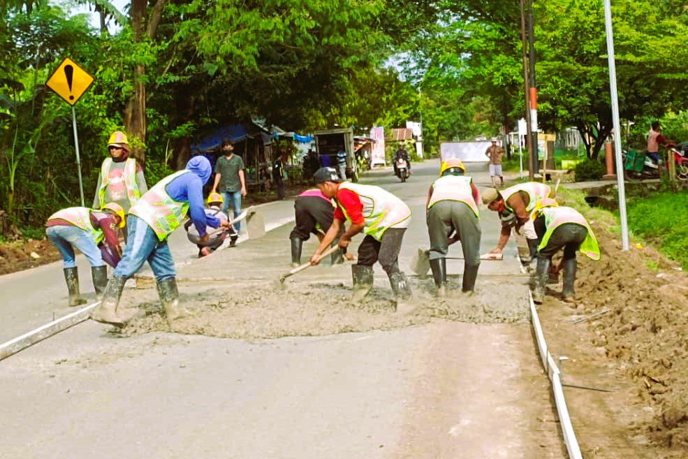 Ruas Burung-burung - Bili-bili Gowa Kini Progres Tahap Rabat Beton 2 Ruas Burung-burung - Bili-bili Gowa Kini Progres Tahap Rabat Beton