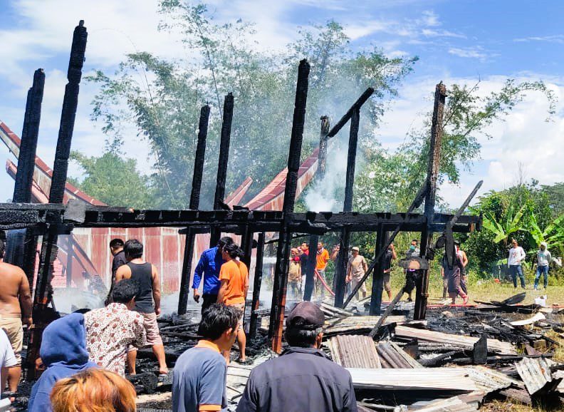 Rumah Panggung di Nanggala Toraja Utara Ludes Dilalap Api, Satu Jenazah Ikut Terbakar