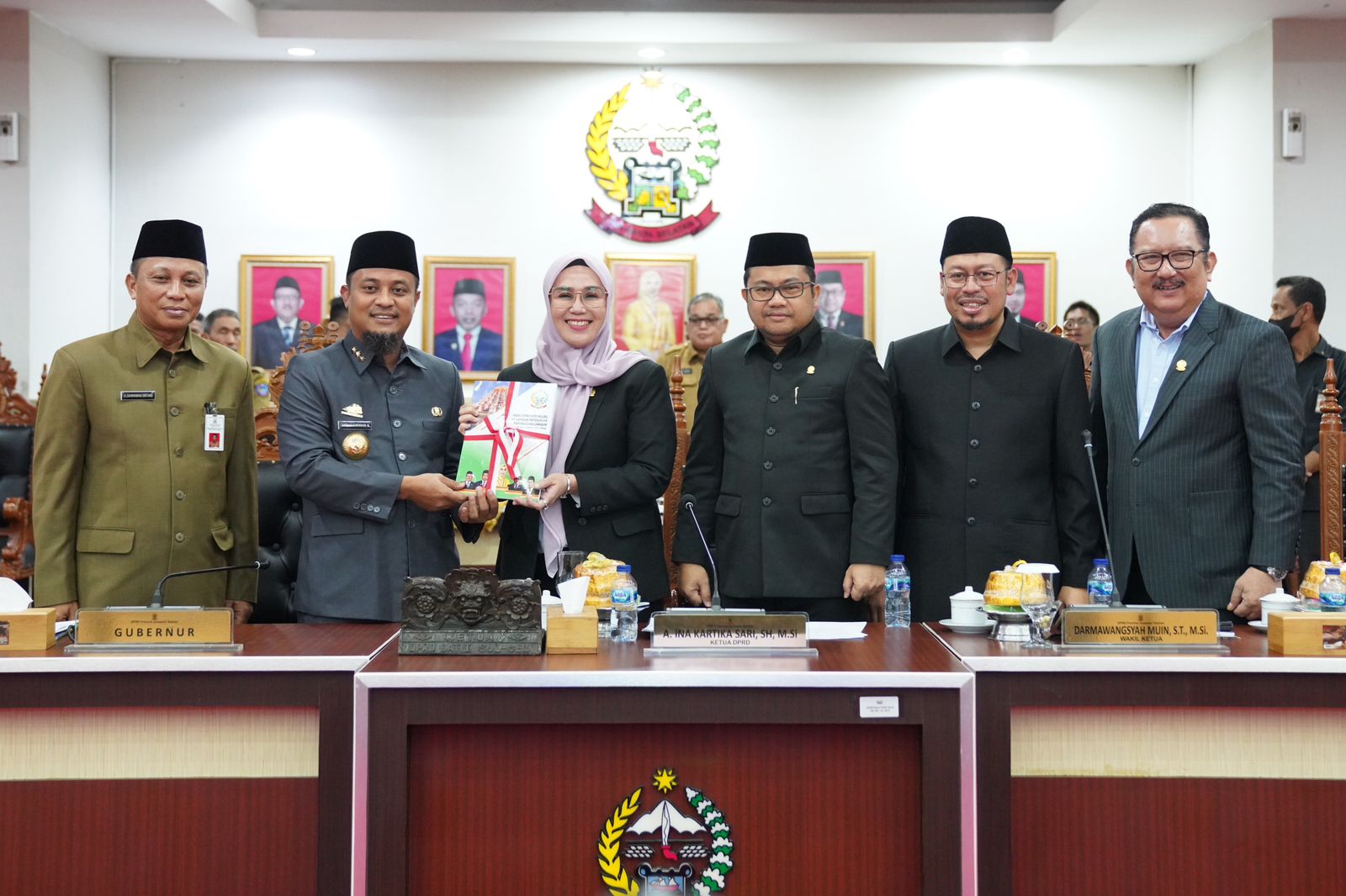 Gubernur Sulsel Terima Rekomendasi DPRD Sulsel atas LKPJ Tahun Anggaran 2022 2 Gubernur Sulsel Terima Rekomendasi DPRD Sulsel atas LKPJ Tahun Anggaran 2022