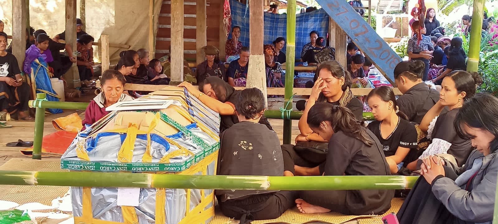 Kedatangan Jenazah Korban KKB Papua Disambut Tangis Histeris Keluarga di Toraja