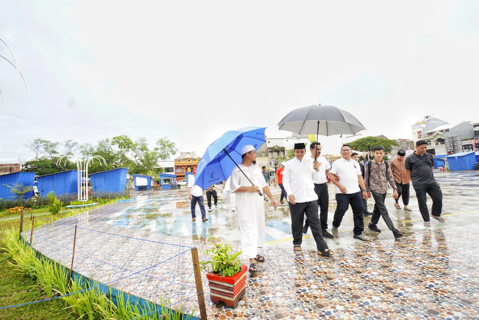 Gubernur Sulsel Berinteraksi dengan Warga di Taman Callaccu Sengkang