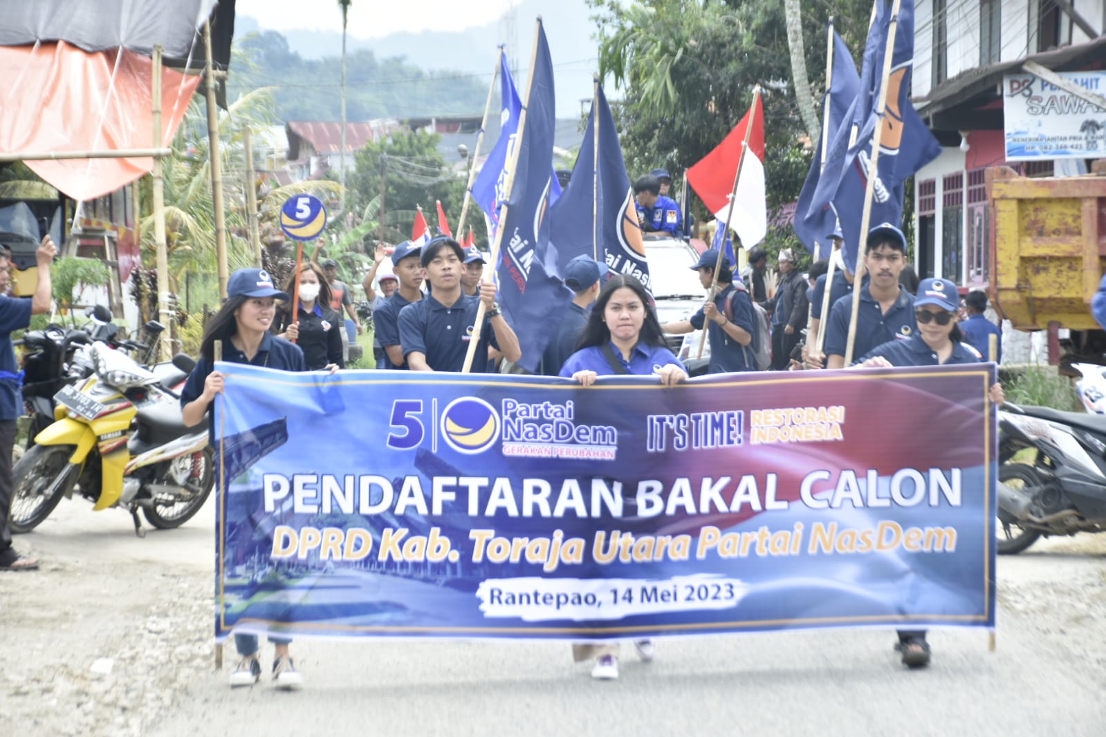 Kader dan Simpatisan Antar Pendaftaran Bacaleg NasDem di Toraja Utara 3 Kader dan Simpatisan Antar Pendaftaran Bacaleg NasDem di Toraja Utara