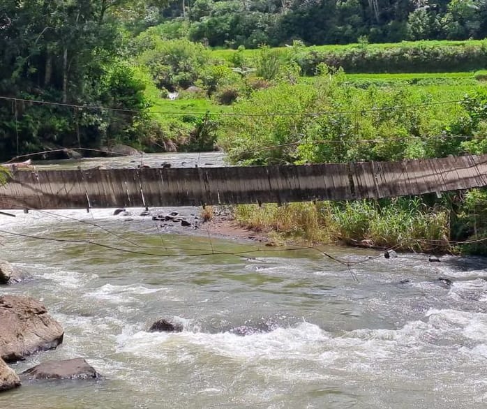 Jembatan Gantung di Rindingallo Toraja Utara Putus, Delapan Orang Jatuh ke Sungai-Dua Hilang