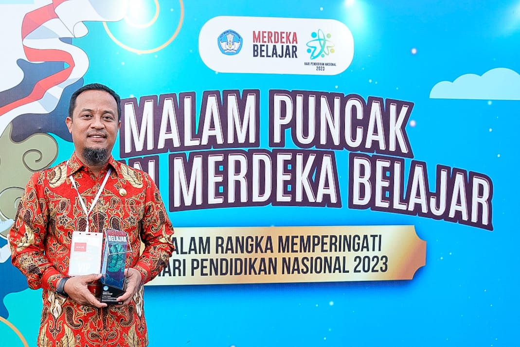 Sehari, Gubernur Sulsel Terima Dua Penghargaan Tingkat Nasional 2 Sehari, Gubernur Sulsel Terima Dua Penghargaan Tingkat Nasional