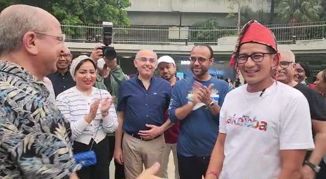 Sandiaga Uno Ajarkan 14 Duta Besar Negara Sahabat Pekikan Khas Toraja 'Meoli Komi' 1 Sandiaga Uno Ajarkan 14 Duta Besar Negara Sahabat Pekikan Khas Toraja ‘Meoli Komi’
