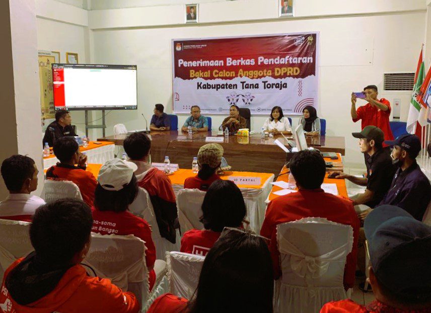 Sebanyak 430 Berkas Bacaleg dari 16 Parpol Diverifikasi KPU Tana Toraja