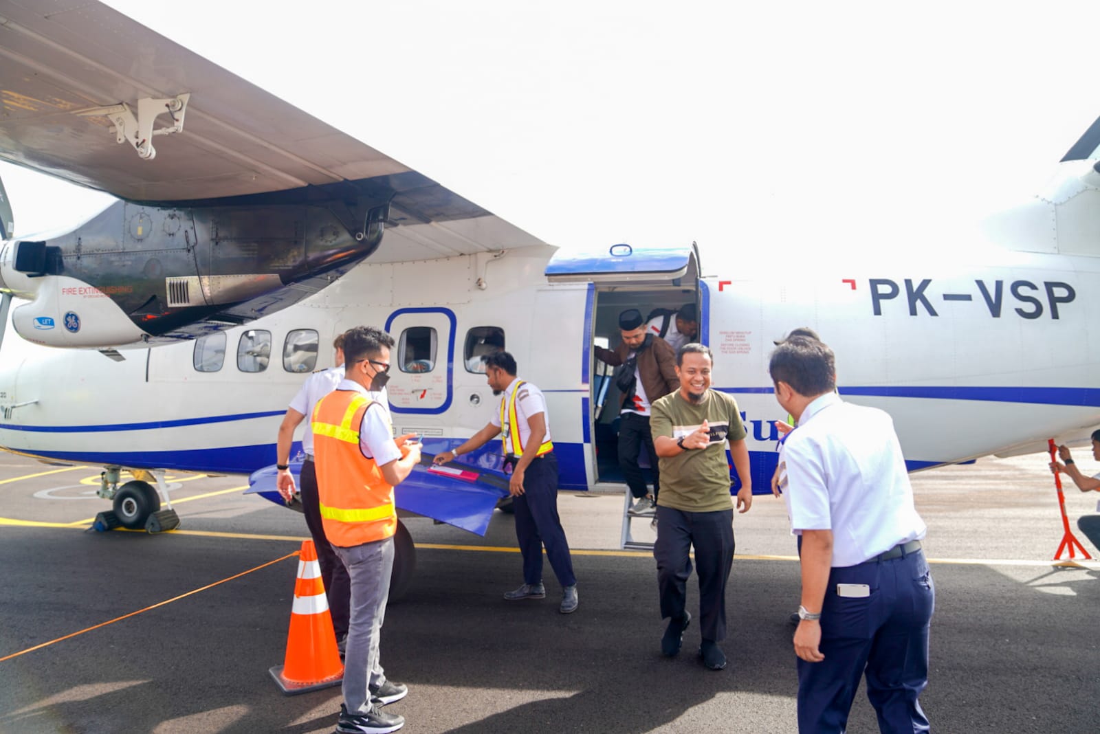 Gubernur Andi Sudirman Jajal Pesawat Susi Air Makassar - Bone