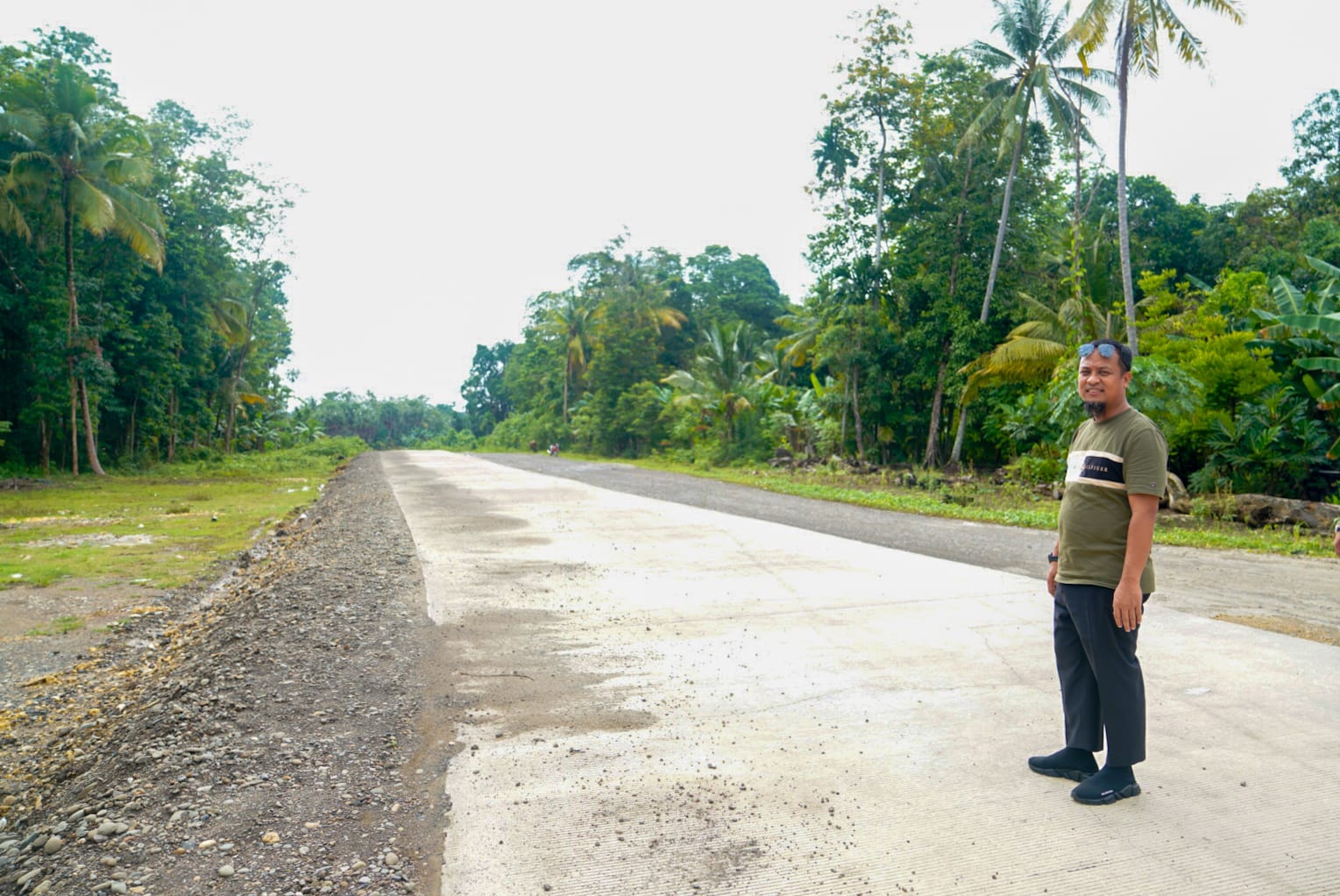 Gubernur Sulsel Tinjau Pembangunan Jalan Akses Bandara Arung Palakka Bone