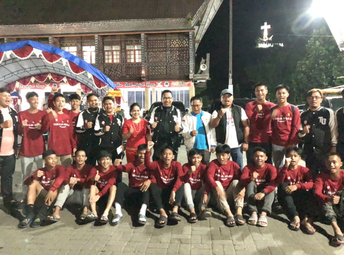 Ketum BPS Gereja Toraja Support Tim Basket Torut Kejurda 2023 Sulsel